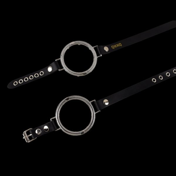 Ring-Kontakt Titten Fick aus Metall – Ein BDSM-Instrument unter hypnotischen Lichtkreisen – Bild 7