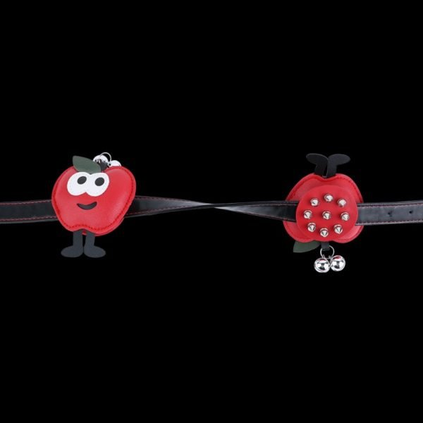 Fesselnde Weihnachtsfreude: Das Apfel-Nippel-Set mit prickelnden Nieten – Bild 4